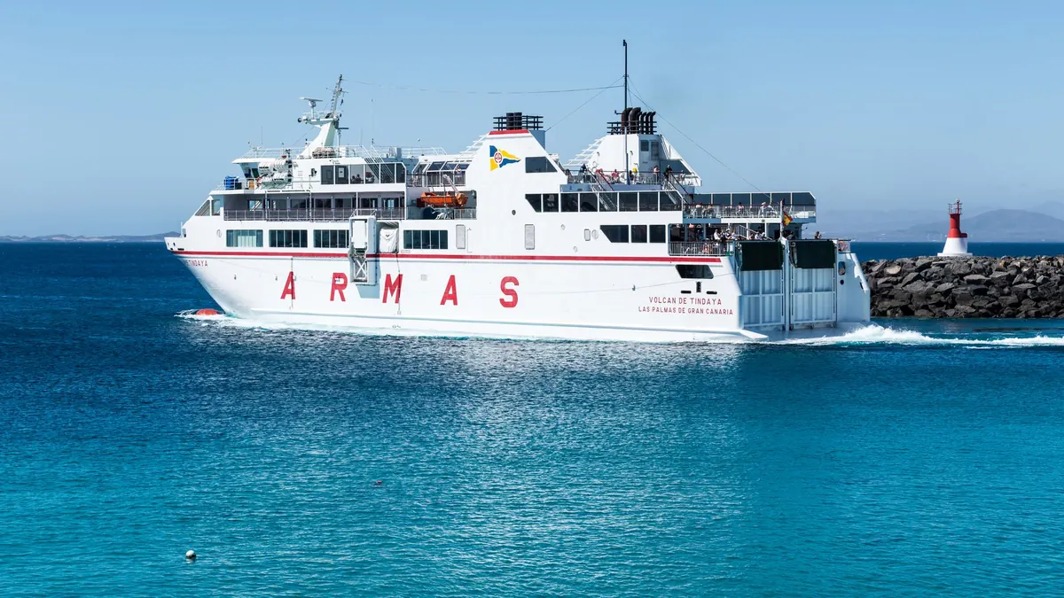 How to Plan a Car-Free Weekend on a UK Island: Ferries, Buses and Footpaths